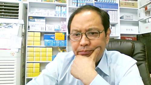 bnh5620's profile picture. 천안시 유관순 누나의 고향 아우내 장터에서 약국을 하고 있고 81학번이고 어렸을때는 정치인이 꿈이었는데 다들 행복하셈♥♥♥