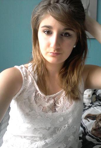 EstellexR's profile picture. Je t'aime une fois, je t'aime deux fois, je t'aime plus que le riz et les petits pois...