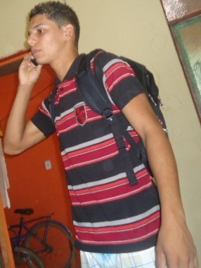 Amo futebol,pizza,praia.