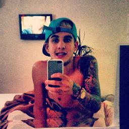 @McRodolfinho para dizer a real é  MEU TUDO  minha vida,meu ar ... não existem palavras para descrever o amor que uma fã sente ♥ mas é #amorverdadeiro