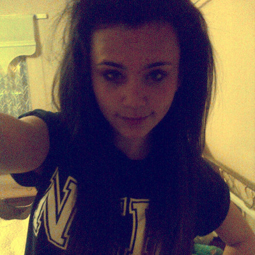 Hi,this is the amazing @Cl0_th3_h0e follow kay because she's gorgeous and hilarious!!
