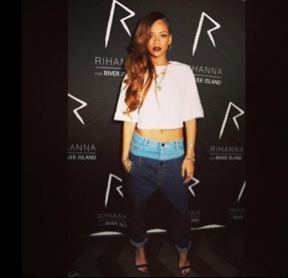 I am a true rihanna FAN,are YOU??