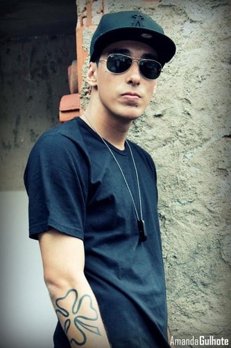 Ricardo Lopes, vocalista e um dos fundadores da Banda A.D.V. , interesse e compromissos, totalmente voltados para minha família, amigos e a música minha paixão.