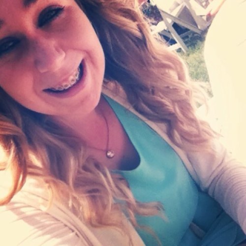 sierrajune24's profile picture. Be yourself, don't die a copy✨