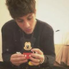 Sou fã dele, na verdade sou fã de tudo que há nele.. Te amo! @ChayLeao Twitter pessoal @_natykevedo ♥