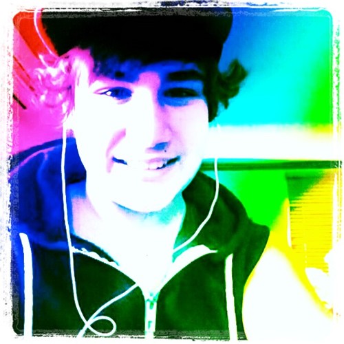 Maxthafreak's profile picture. Instagram: maxzolanski | Tumblr: maxmaraj2205 | gifboom: maxmaraj | @oscarjameshair followed on March 11