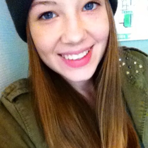 13, Belieber & Directioner ♡! I follow back :-) Follow me on instagram : anni_2647 :-)