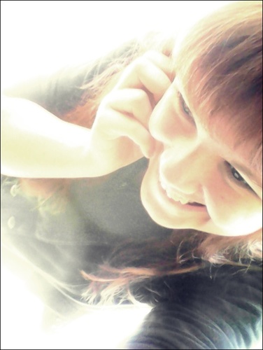 A menina que ama moda, gosta do melhor amigo, se da bem com os meninos e da conselhos bons kk