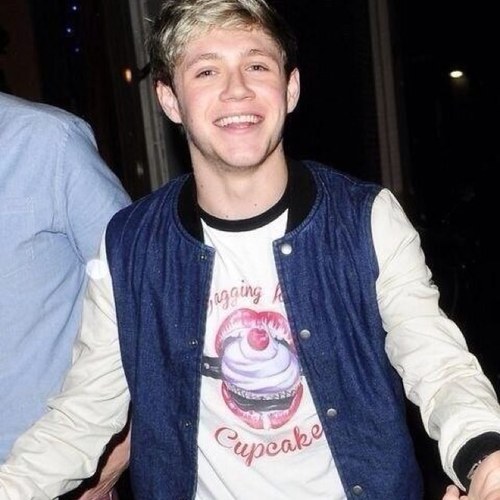 free follow from @weyniall follow me there :)