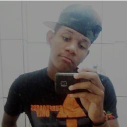 não brinque com fogo ele é chato não sabe brincar