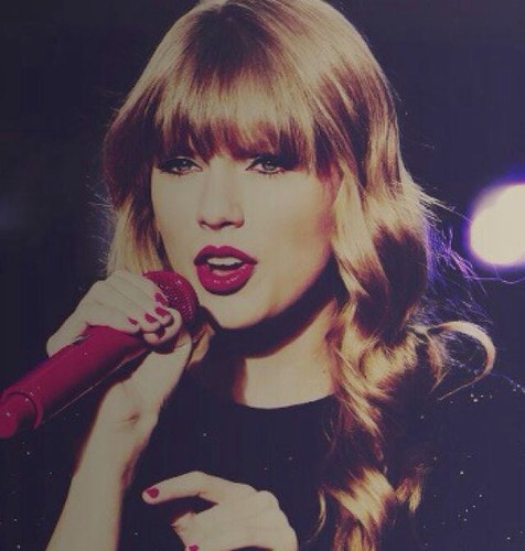 I'm Just A 15 Year Old Girl Who's Hero And Idol Is The One And Only Taylor Swift