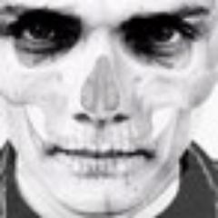 I died, but I'll be back. Singing songs that make you slit your wrist. #FF #FollowBack #Ru_ff #Sledui
