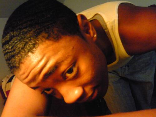 Man look im dat fly fetti boy.. ya herd... I live nd die for my family Blahnik umm im 21 jerzee iz where I lay philly iz where im frum.