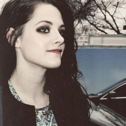 Hello! É fã da Kristen? Ihul é parceiria, aperte meu follow e espera a Kris amar-te eternamente, pois lembre-se: O FIM É APENAS O COMEÇO. YEAH!!