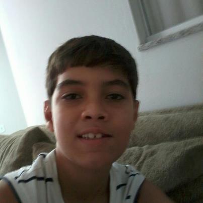 Não Me sigam, Sigam @LucasNaRede_LP7 Que Ele Segue Todos De volta :D !!!