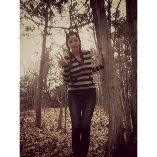 Instagram; xo_taylorr_xo      ‧♪Music saved my life♪‧     ‧You're beautiful♥‧     BMTH, PTV, SWS, OM&M, ATL, MMF ♥