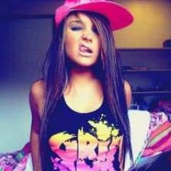 Regard ma photo de couverture et fais ce qu'elle dis!

#TeamFollowBack mais si tu m'unfollow ou que tu ne me follow pas back, je t'unfollow!