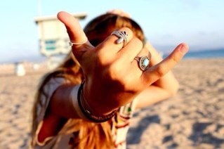 ☮