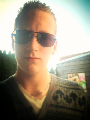 17 jaar, follow for free:)      w'app? DM me