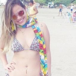 Alguns vão te odiar, fingem que te amam agora. Então, pelas costas, eles tentam te eliminar. Mas quem Deus abençoa, ninguem amaldiçoa.ზ