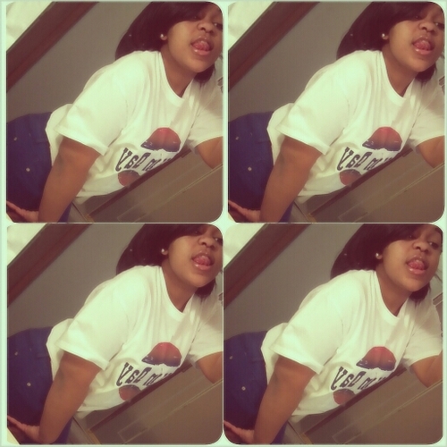 i keep it real . so make that button blue & i will follow you . follow my favv @Sm0keMe_ImDopee !