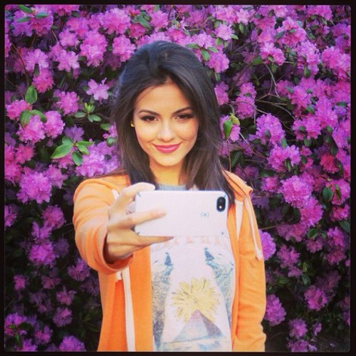 Hi Im Victoria justice
Im S&L
Im not real shes @victoriajustice
