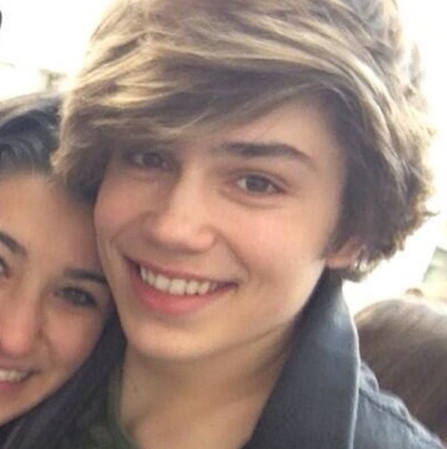 My name is paula i'm from brazil and i love/support George Shelley & UJ. since 11/10/12; UJ followed me 11/11/12! owner: @kingsofpaula