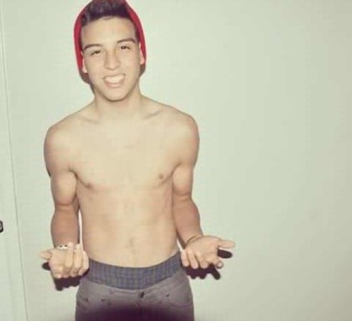 RealTweets69_'s profile picture. Life is full of chances so be wise