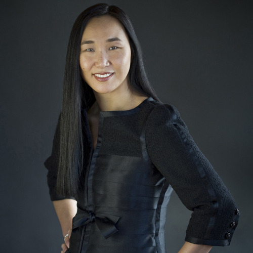 Dr. Carolyn Chang is a San Francisco plastic surgeon specializing in cosmetic surgery.  She is the Vice Chair of Plastic Surgery at Cal Pacific Medical Center.