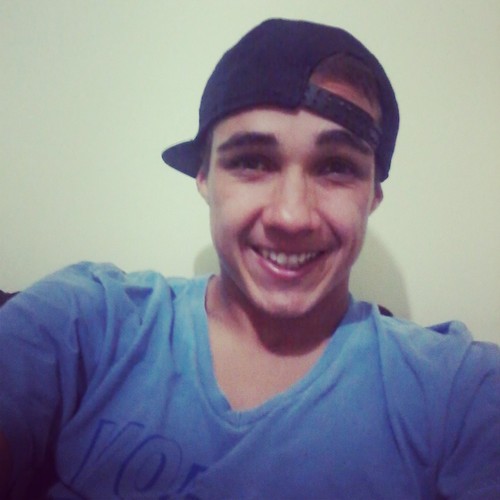 Deus em primeiro lugar! Gosto de conversar,fazer amigos e joga um futebol! Prazer, Matheus Dener