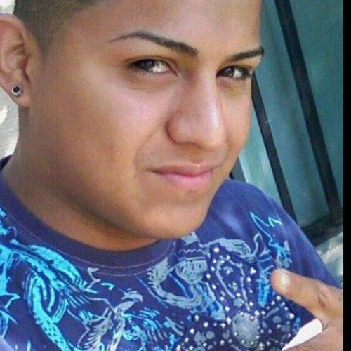Just lookin for friends follow me and I follow you. tambien ablo español sigeme que yo lo hare