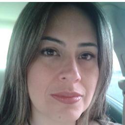 Lic en administración gerente de una agencia bancaria ademas hija hermana  amiga y principalmente madre