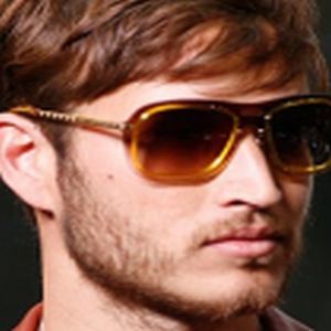 warvinakert's profile picture. loves to surfCoache