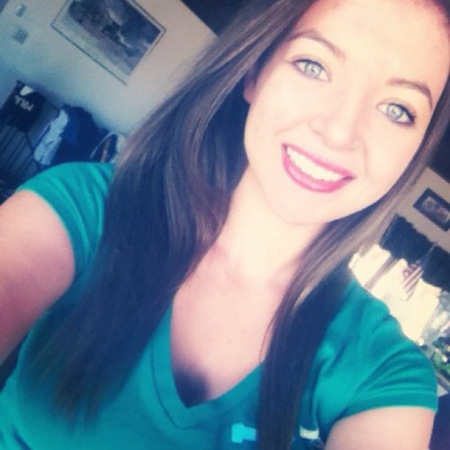 i am 15 years old im a varsity cheerleader and i love running and playing sports :)