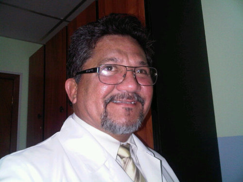 Medico Especialista en: Ginecoobstetricia, Ginecoestética, Piso Pélvico y Cirugía General. Forense. Prof. Univ. Locutor. Trabajador por la salud.