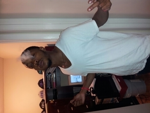 guttamoneygang#13z follow me i follow yu fuck wit me. 11.25.10 is da day I met my wife