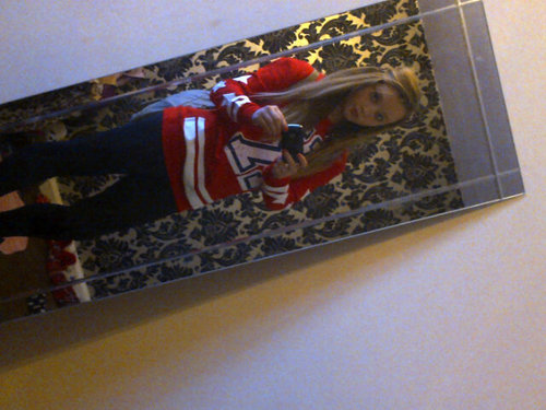 I'm from Newcastle+ilove chris brown+ nicki minaj x