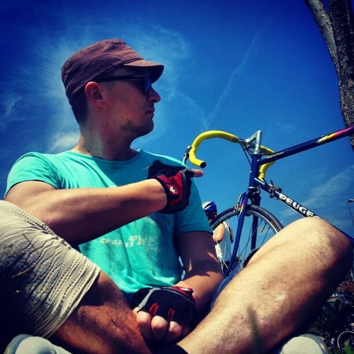 cankantarci's profile picture. Tepemizdeki Gölge, İDÜK ve Son Çıkış'ın yazarı
Watchmen, Neuromancer, Frankenstein ve Dracula'nın çevirmeni, Infinite Jest'in müstakbel çevirmeni