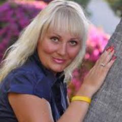 From New Mexico, I love my family and watching Entertainment Weekly and reading TMZ online, have three kids in college,