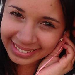 Filha. Titia. Professora. Namorada. 21 anos. Licencianda em Química.