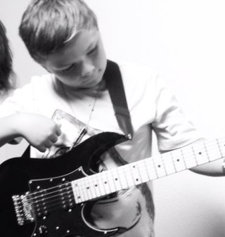 This is my bio so hey and follow me and that and if this is sombody i know sup and i like to play the gutair love music