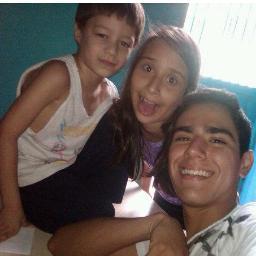 No luches para vivir, vive para luchar.
