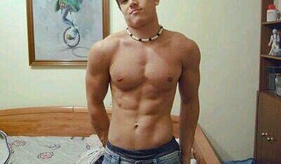 No me gusta hacerme mucho caso de la gente,yo se lo que llevo vivido.Rebelde sin causa.Amigo de mis amigos.