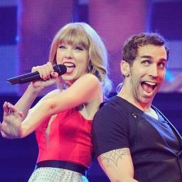 I touched @taylorswift13's arm and hugged Mama Swift on 02/07/14 in Berlin and it was the best day of my life.
_ Facebook page » Oh bαby smile;   ©