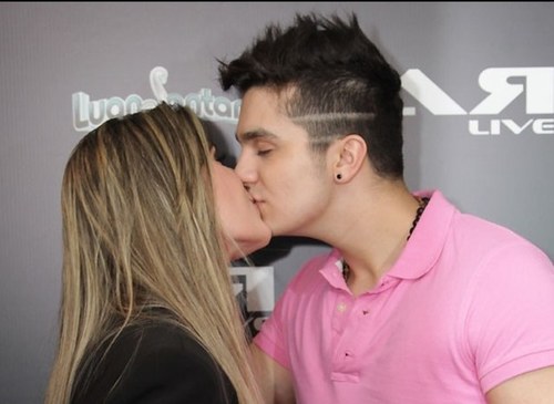 Nem que seja além dessa vida, eu vou está te esperando! ♥ @luansantana FC desde 13/08/2011 Luan seguiu ___/___/___