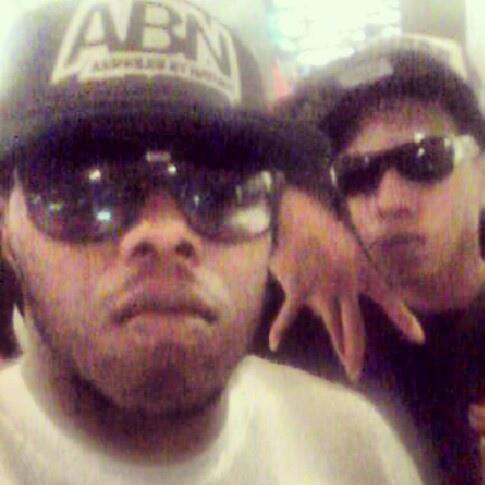 Yung Moe Represents Me:          Yung Unique Niggah Grindin                  M.O.E iz for my dough!!
