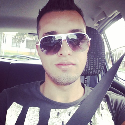 Estudiante de Comunicación Social-Periodismo. Made in Medellín.  Crazy and I love it...