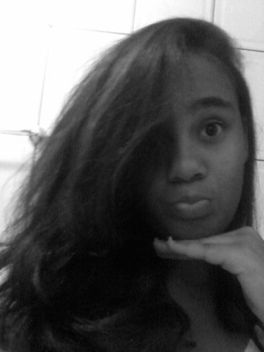Amo rock,sou fã do nirvana,ac/dc,ramones,fresno,rhcp e etc... tenho 14 anos sou ciumenta,irritante e legaleu acho rs' gosto de animes,video games e desenhos....