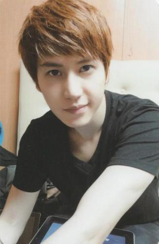 I'm Cho KyuHyun  규현 [BOT not Real].. support @GaemGyu --- pls. follow me ^^                                             ---  ผมจะอยู่กับคุณตลอดไป ---