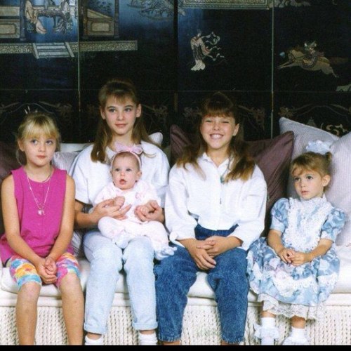 thefieldsgirls's profile picture. 